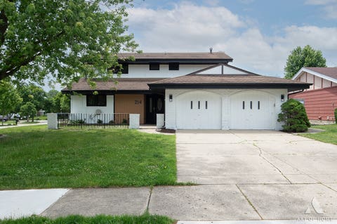 Photo of 214 Cambridge Lane, Bloomingdale, IL 60108 (MLS # 12683774)