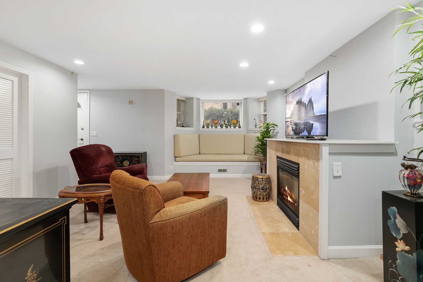 643 W Melrose Street G