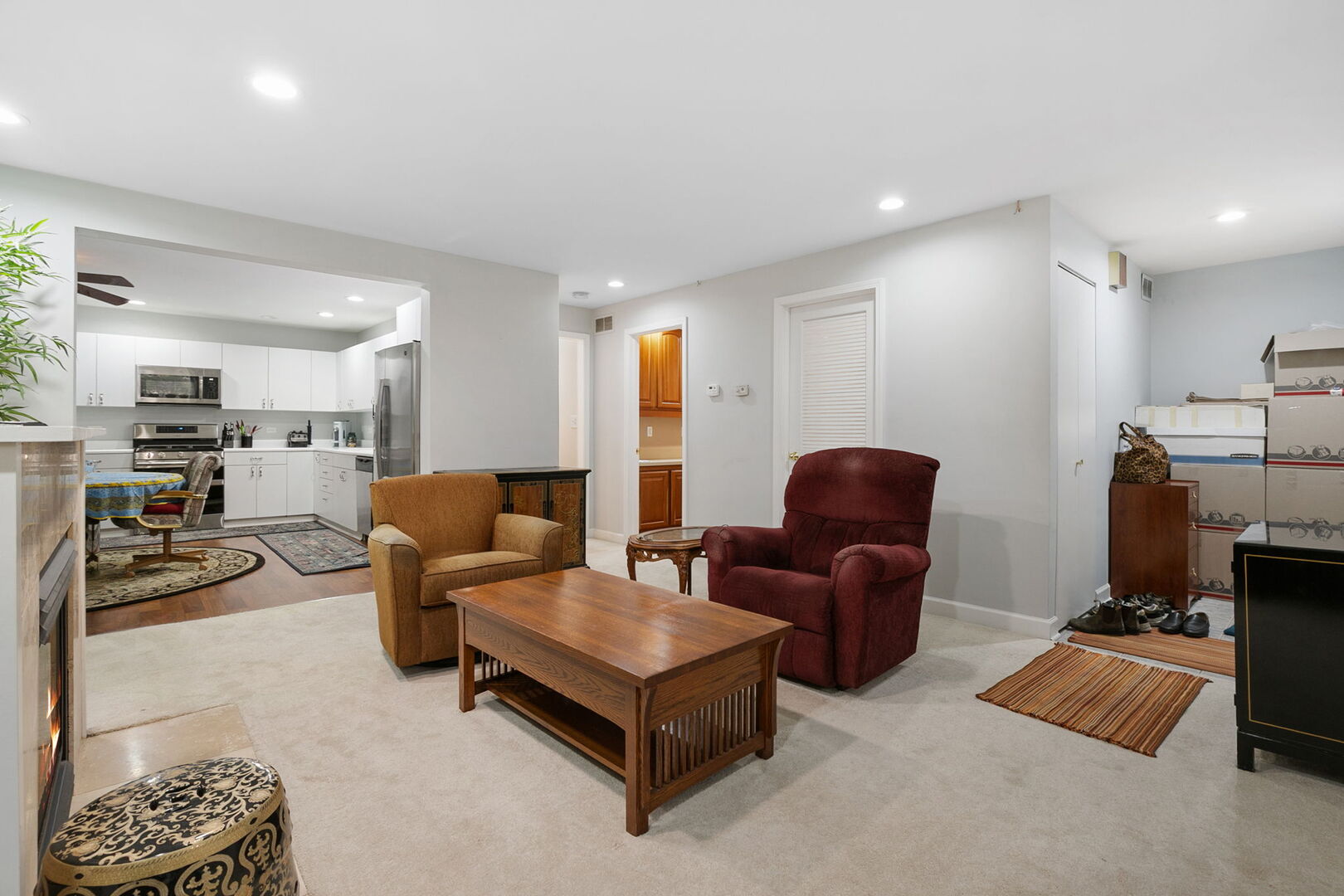 643 W Melrose Street G