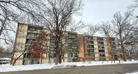 Photo of 6010 Oakwood Drive #5D, Lisle, IL 60532 (MLS # 12571420)