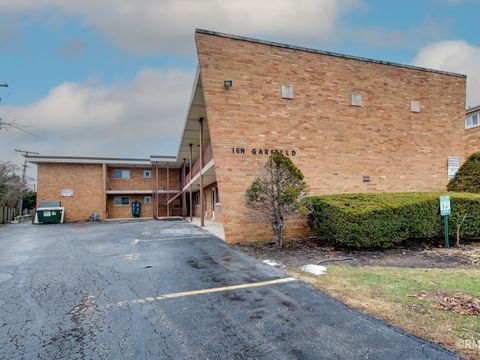 Tiny photo for 16 N Garfield Street #2L, Lombard, IL 60148 (MLS # 12542619)