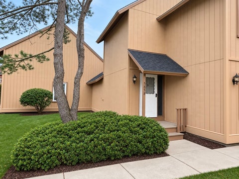 Photo of 5858 HeatherRidge Drive #5858, Gurnee, IL 60031 (MLS # 12782090)