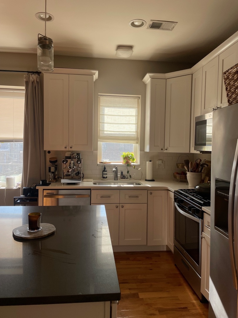 2709 N Washtenaw Avenue 3S