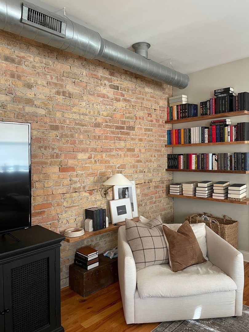 2709 N Washtenaw Avenue 3S