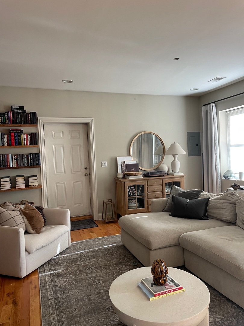 2709 N Washtenaw Avenue 3S