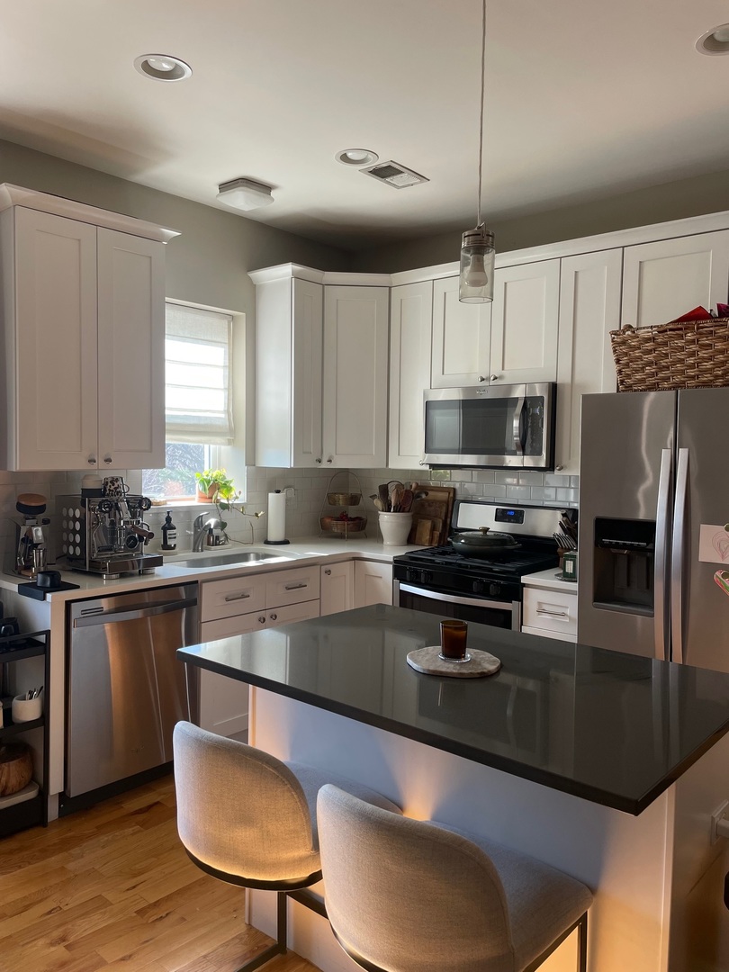 2709 N Washtenaw Avenue 3S