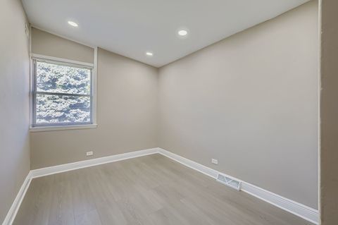 Tiny photo for 2131 Ash Street #G, Des Plaines, IL 60018 (MLS # 12501217)