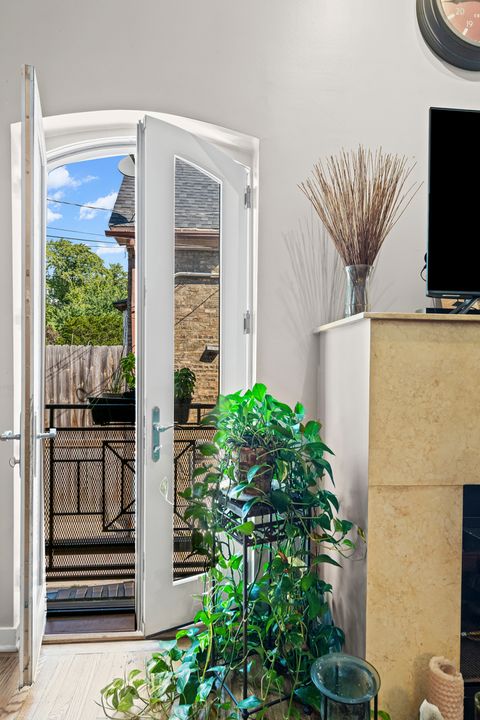 Tiny photo for 331 S Ridgeland Avenue #B, Oak Park, IL 60302 (MLS # 12495910)