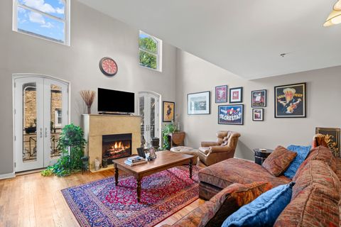 Tiny photo for 331 S Ridgeland Avenue #B, Oak Park, IL 60302 (MLS # 12495910)