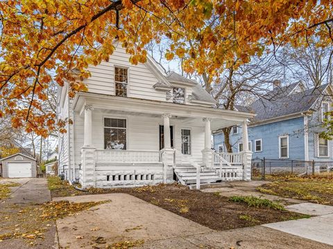 Tiny photo for 1516 S 5th Street, Rockford, IL 61104 (MLS # 12615587)