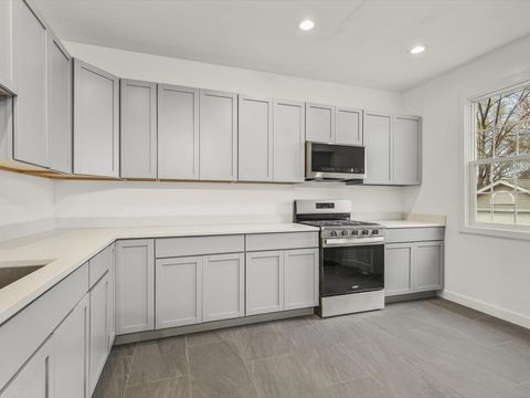 Tiny photo for 1516 S 5th Street, Rockford, IL 61104 (MLS # 12615587)