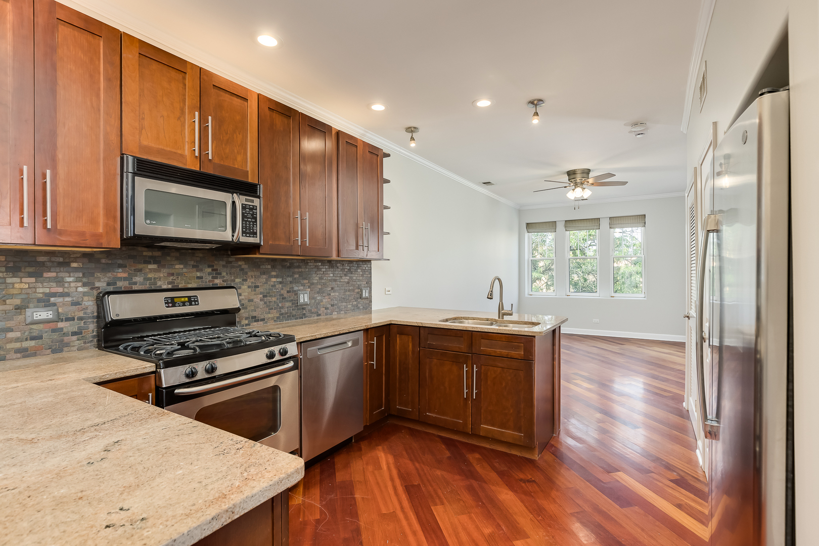 2121 N KEDZIE Avenue 3W