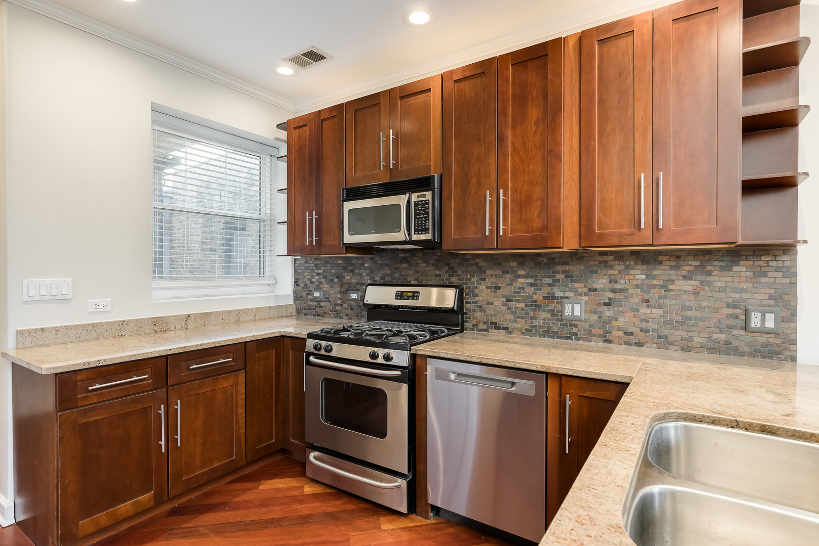 2121 N KEDZIE Avenue 3W