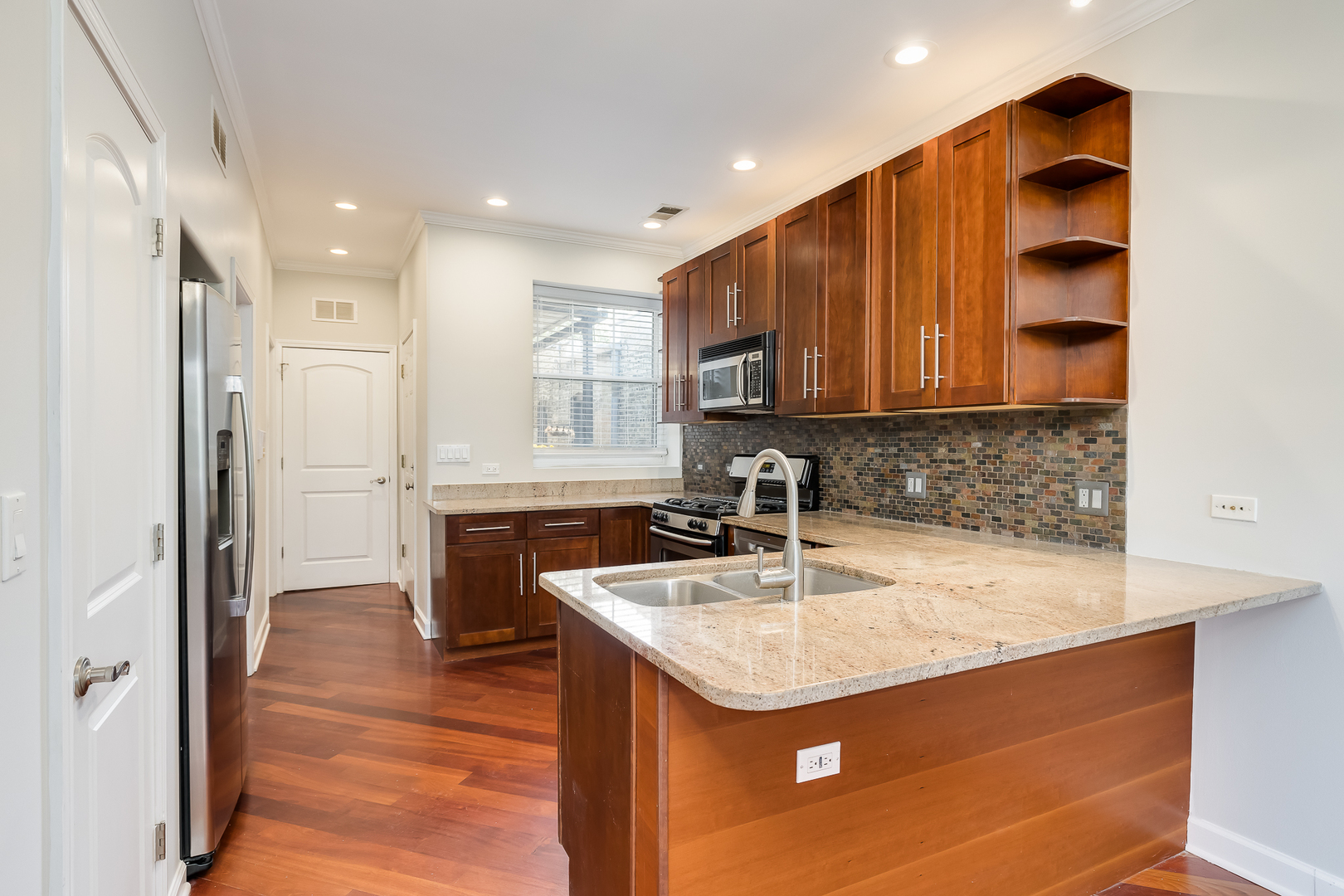 2121 N KEDZIE Avenue 3W