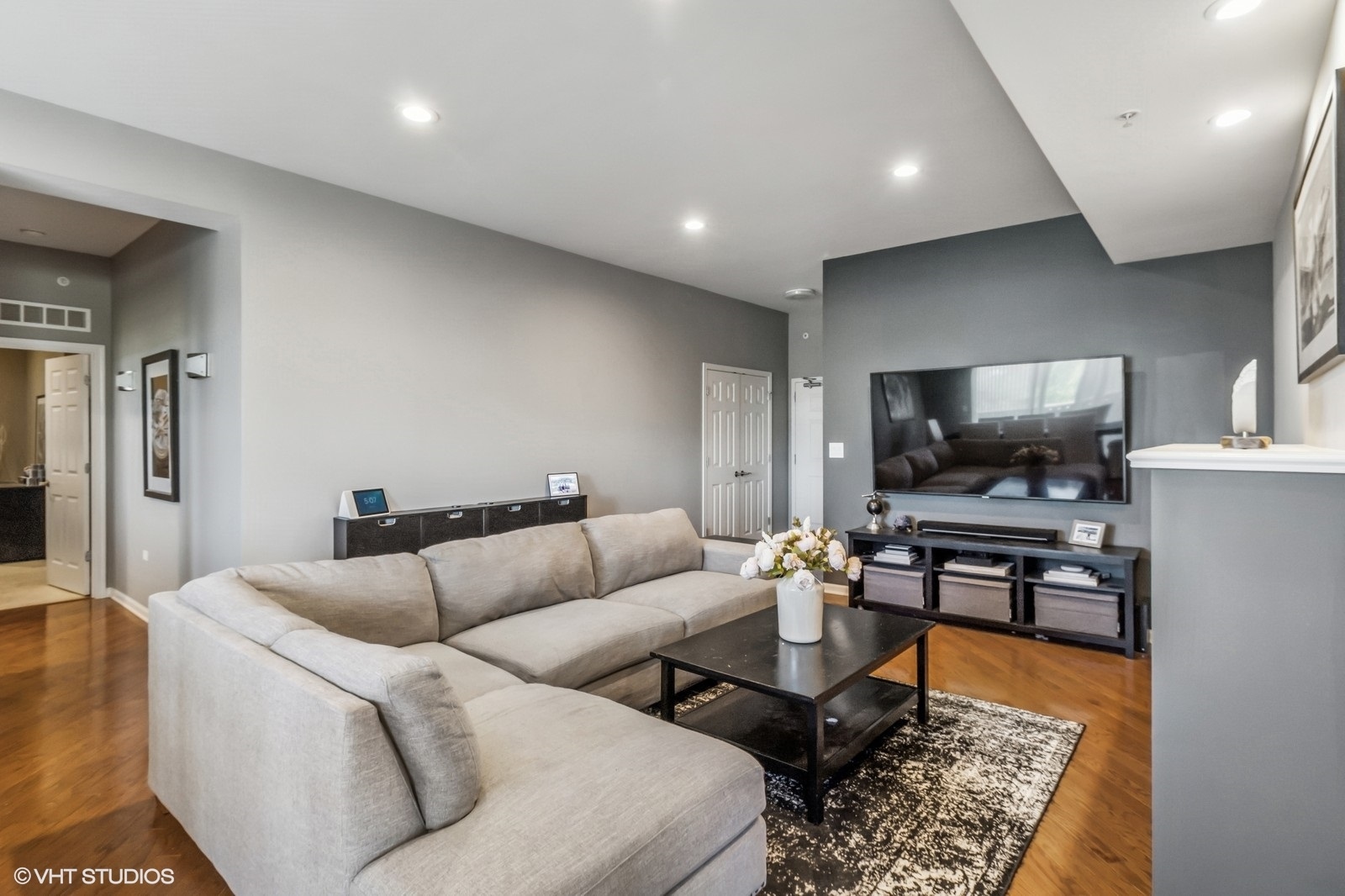 77 N Quentin Road 401