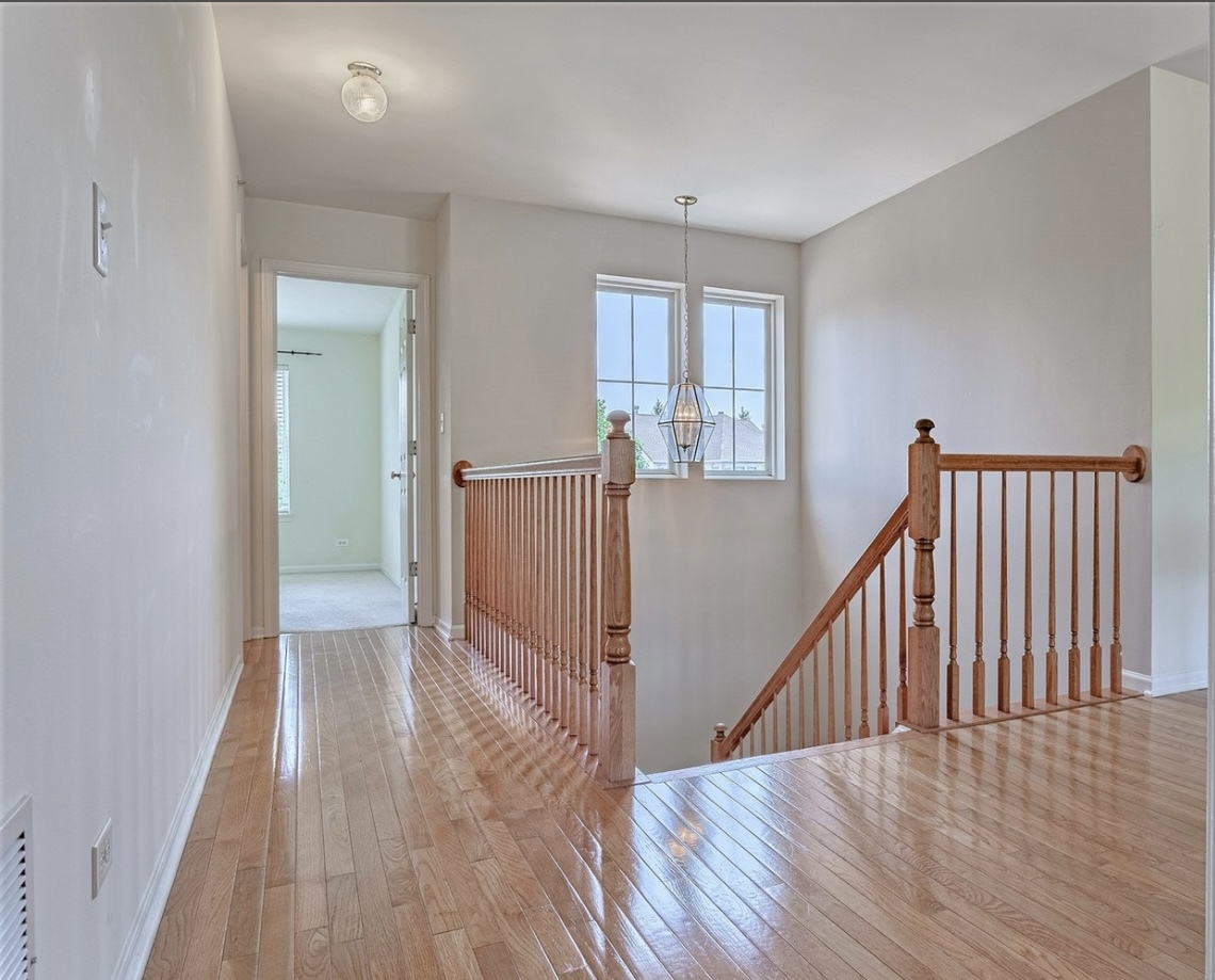 Glen Ellyn, Illinois 60137, United States, 2 Bedrooms Bedrooms, ,3 BathroomsBathrooms,Residential,Active,244336