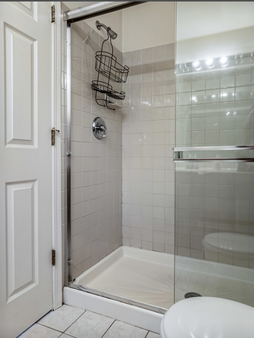 Glen Ellyn, Illinois 60137, United States, 2 Bedrooms Bedrooms, ,3 BathroomsBathrooms,Residential,Active,244336