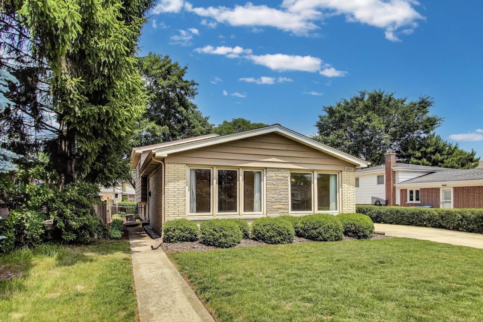 1042 W Central Road