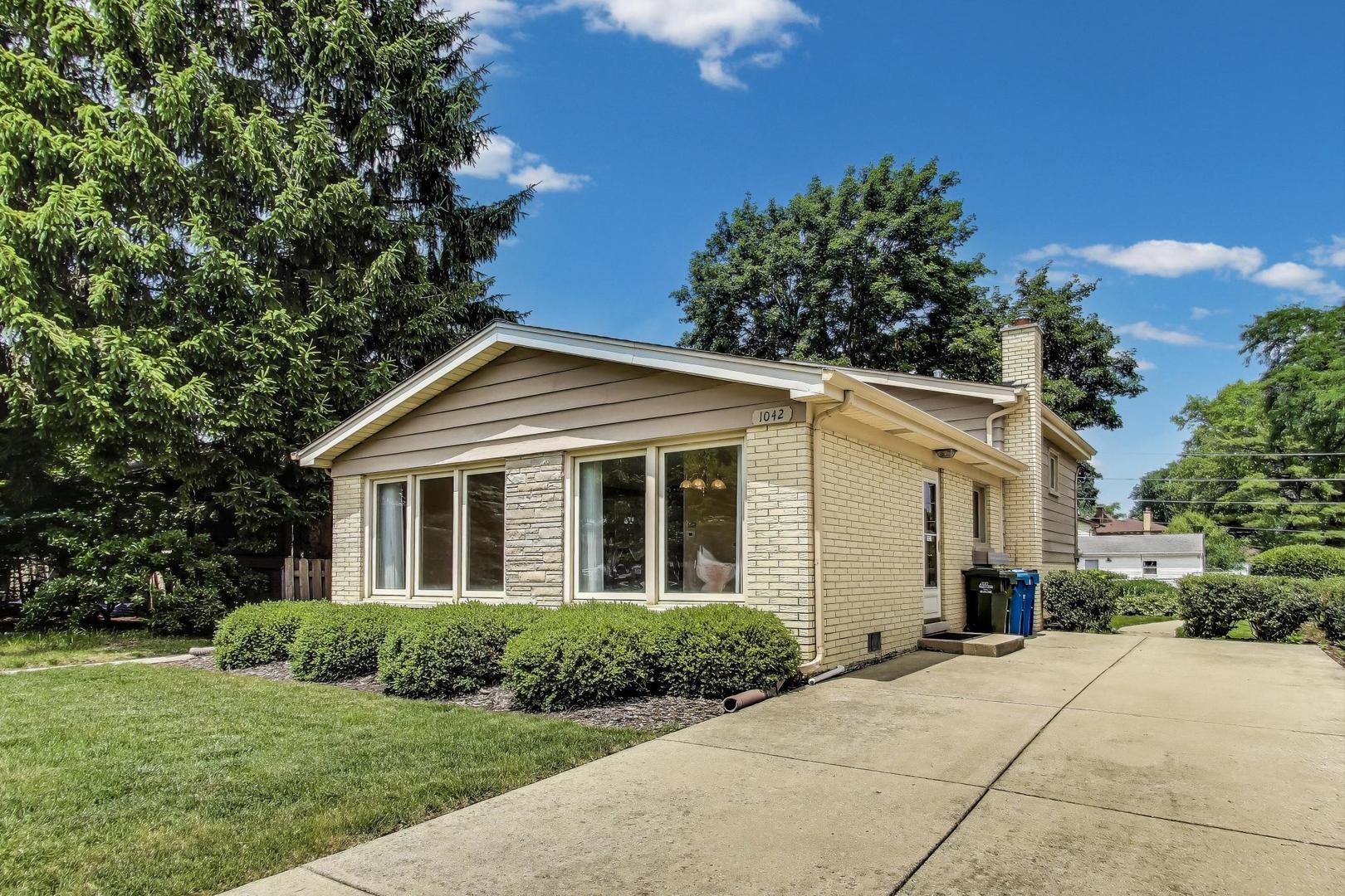 1042 W Central Road