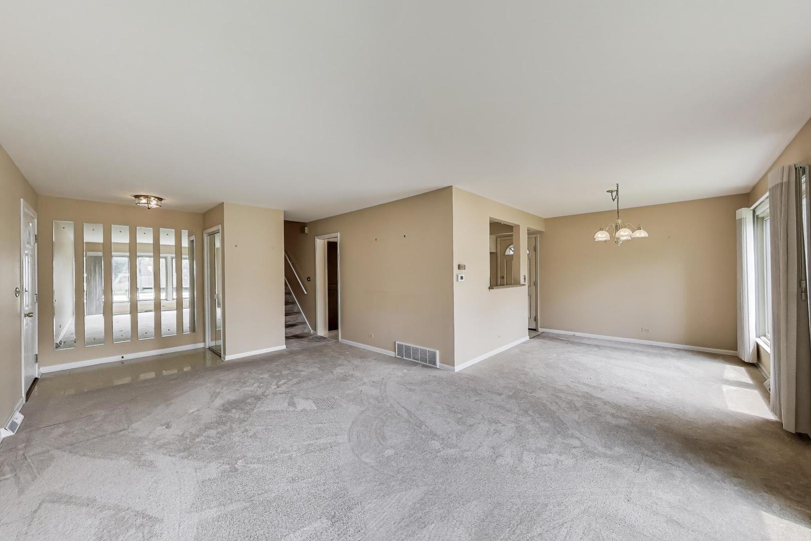 1042 W Central Road