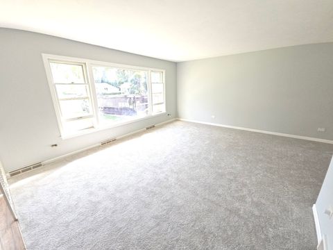 Tiny photo for 827 Balmoral Drive, East Dundee, IL 60118 (MLS # 12482049)