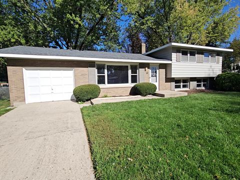 Tiny photo for 827 Balmoral Drive, East Dundee, IL 60118 (MLS # 12482049)