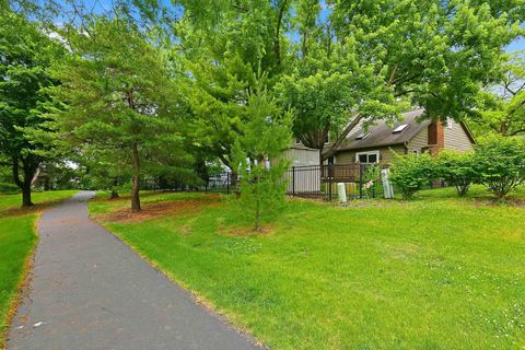 Tiny photo for 2528 Sun Valley Road, Lisle, IL 60532 (MLS # 12682201)