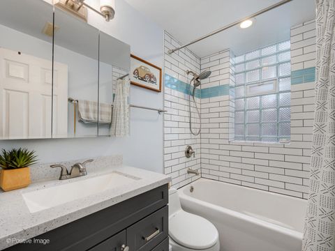 Tiny photo for 1215 W Rosemont Avenue #1, Chicago, IL 60660 (MLS # 12587773)