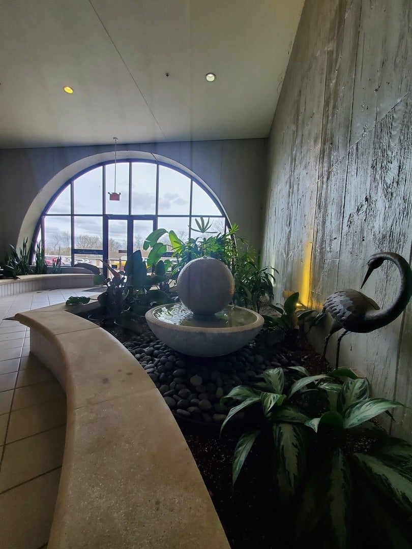 1 Renaissance Place 400