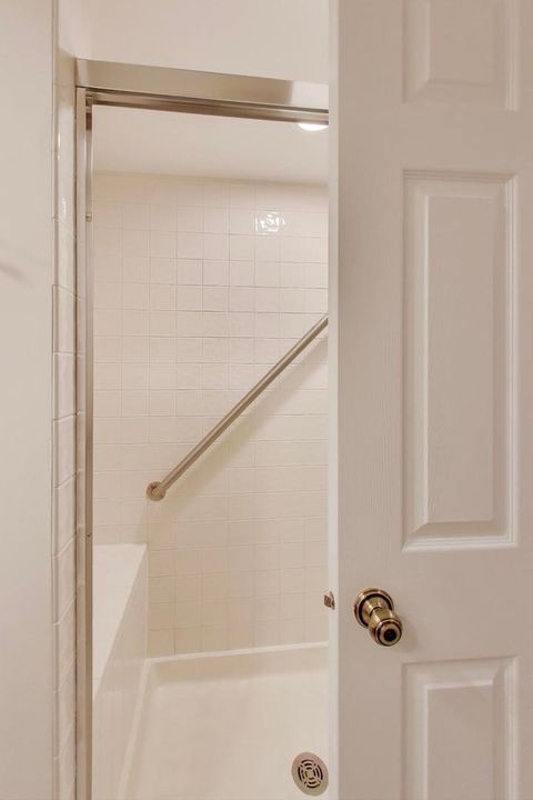 Tiny photo for 716 Ascot Court #104B, Libertyville, IL 60048 (MLS # 12503867)