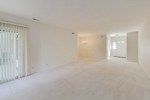 Tiny photo for 716 Ascot Court #104B, Libertyville, IL 60048 (MLS # 12503867)