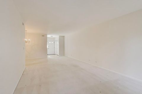 Tiny photo for 716 Ascot Court #104B, Libertyville, IL 60048 (MLS # 12503867)