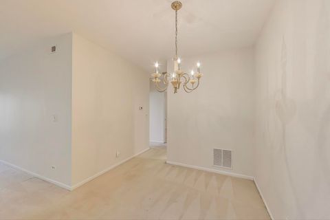 Tiny photo for 716 Ascot Court #104B, Libertyville, IL 60048 (MLS # 12503867)