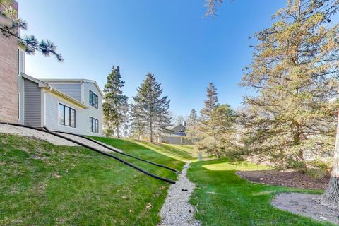 Tiny photo for 716 Ascot Court #104B, Libertyville, IL 60048 (MLS # 12503867)