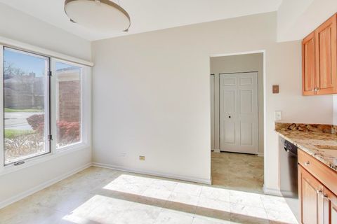 Tiny photo for 716 Ascot Court #104B, Libertyville, IL 60048 (MLS # 12503867)