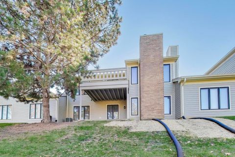 Tiny photo for 716 Ascot Court #104B, Libertyville, IL 60048 (MLS # 12503867)