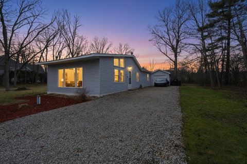 Tiny photo for 528 Charlotte Avenue, Crystal Lake, IL 60014 (MLS # 12590632)