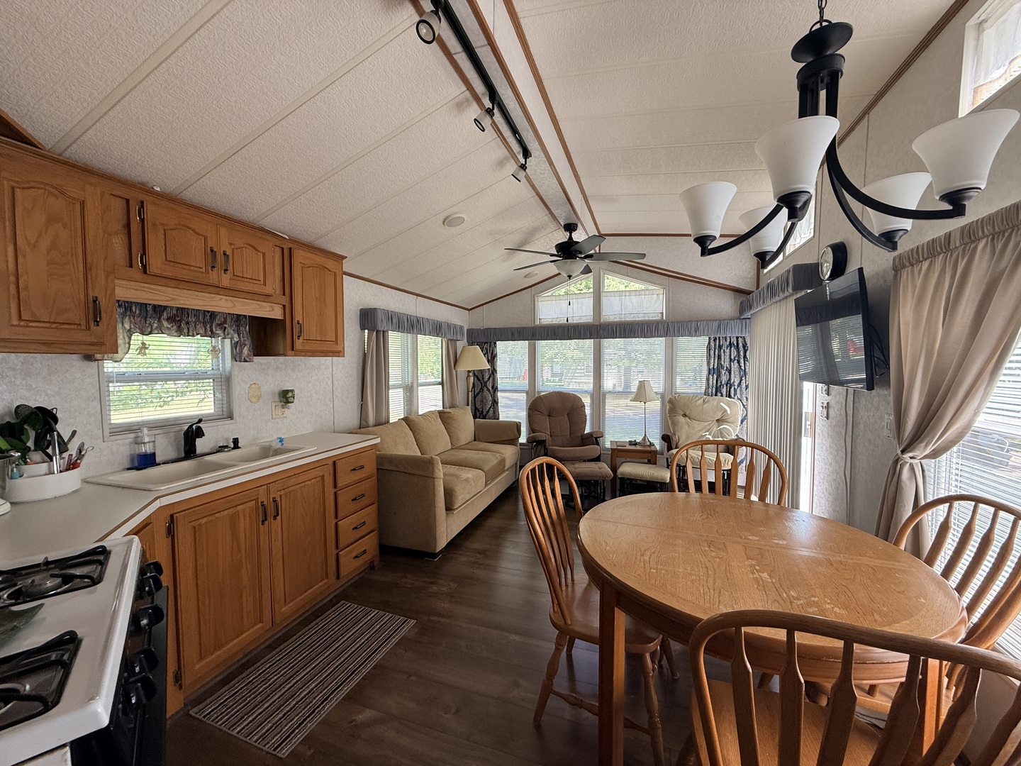 3-50 Woodhaven Lakes