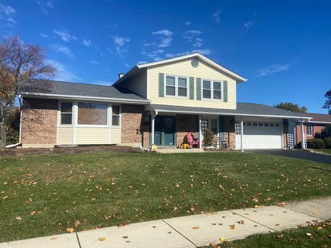 Tiny photo for 960 NORMAN Drive, Hoffman Estates, IL 60192 (MLS # 12519572)