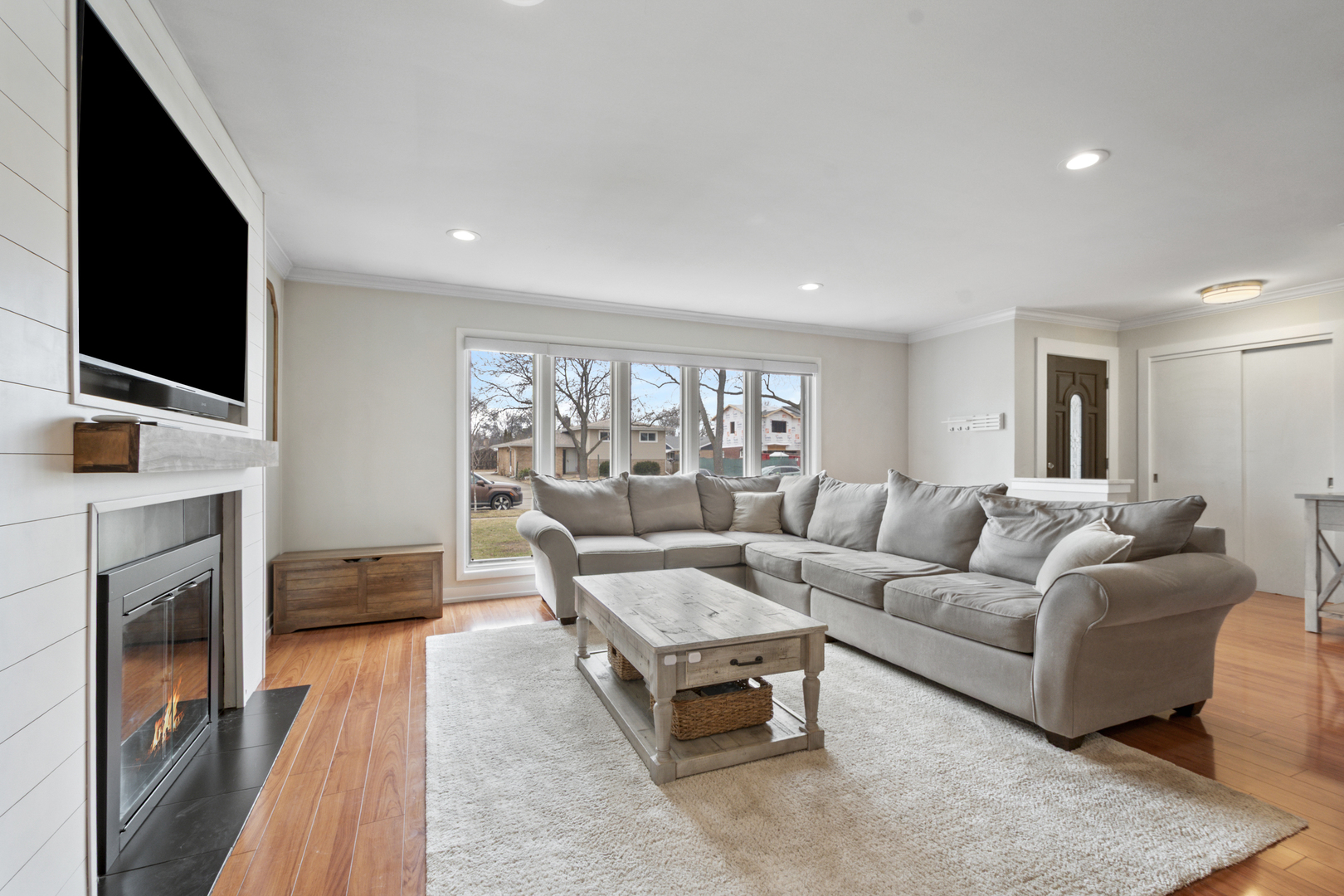 1915 GLENVIEW Avenue