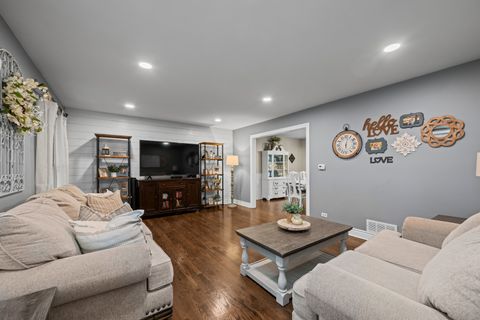 Tiny photo for 250 Roslara Court, Bartlett, IL 60103 (MLS # 12469896)