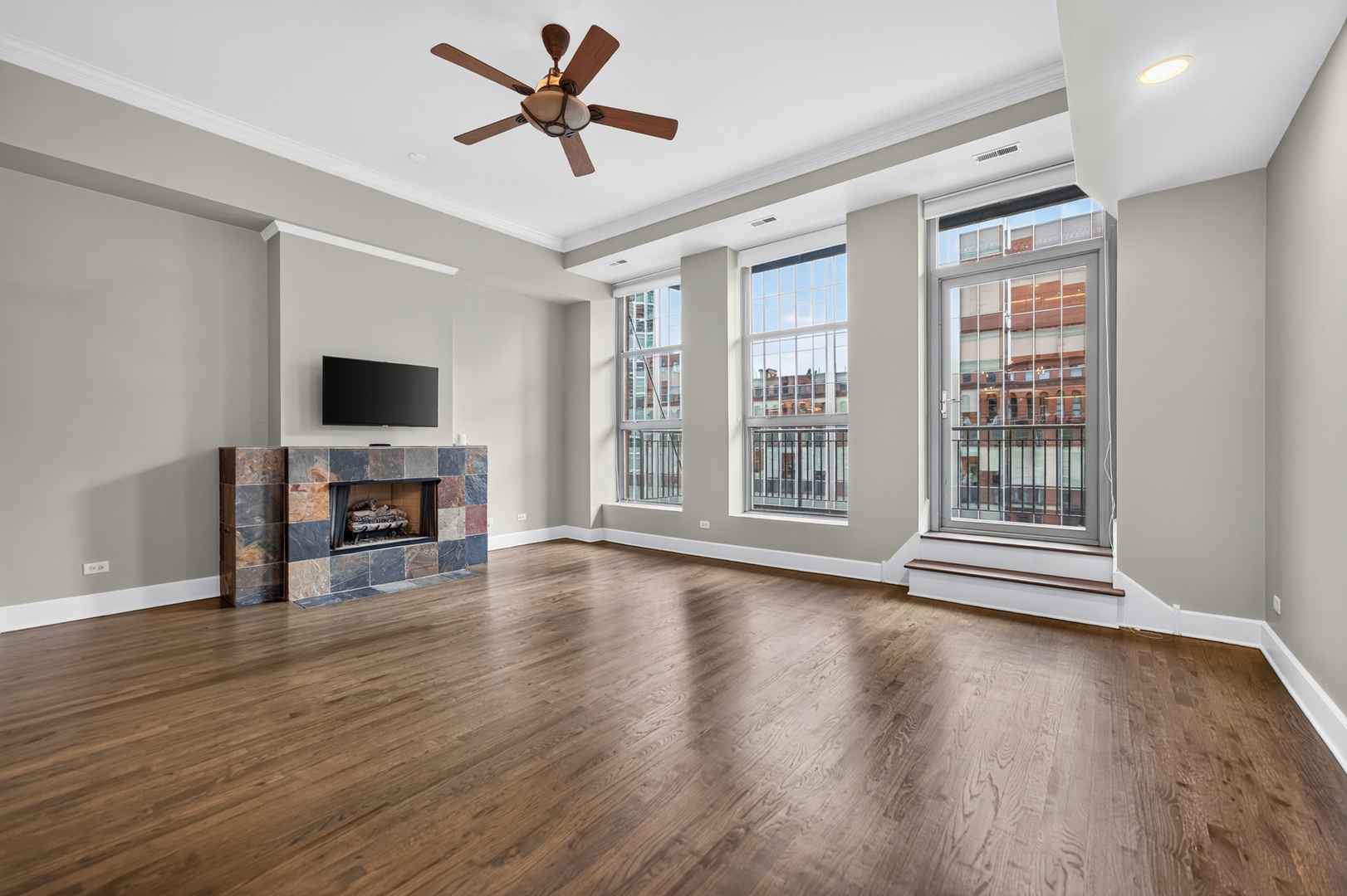 165 N Canal Street 1419