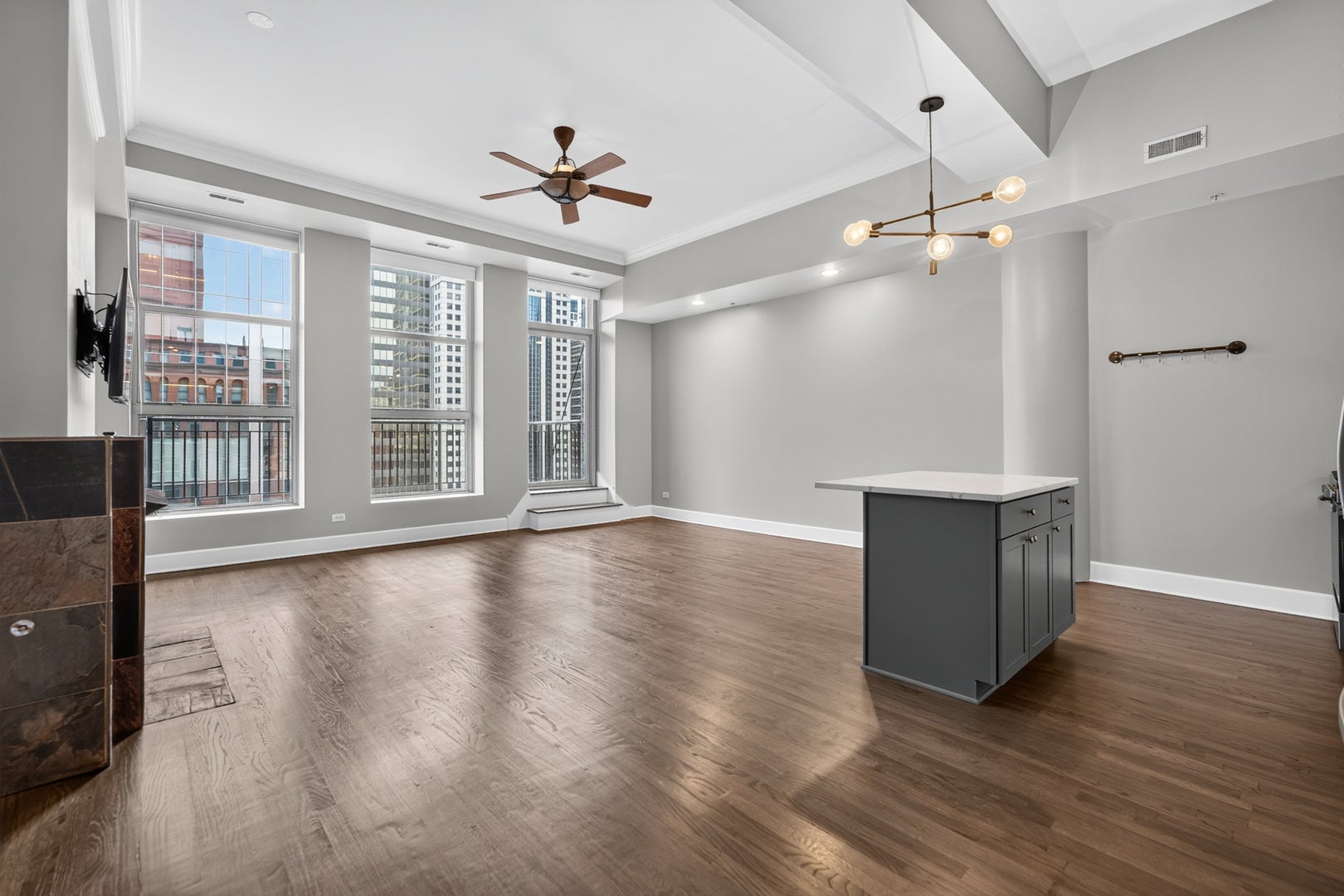 165 N Canal Street 1419
