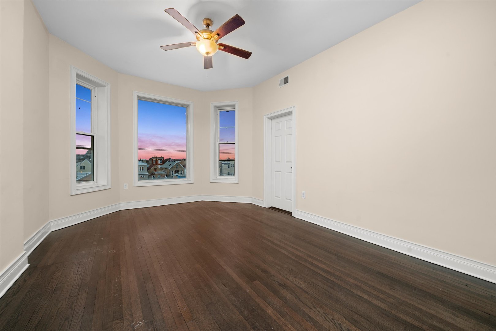2128 W CERMAK Road