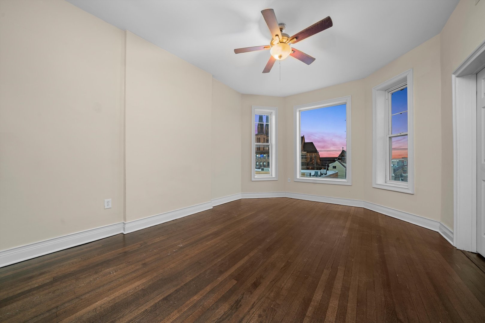 2128 W CERMAK Road