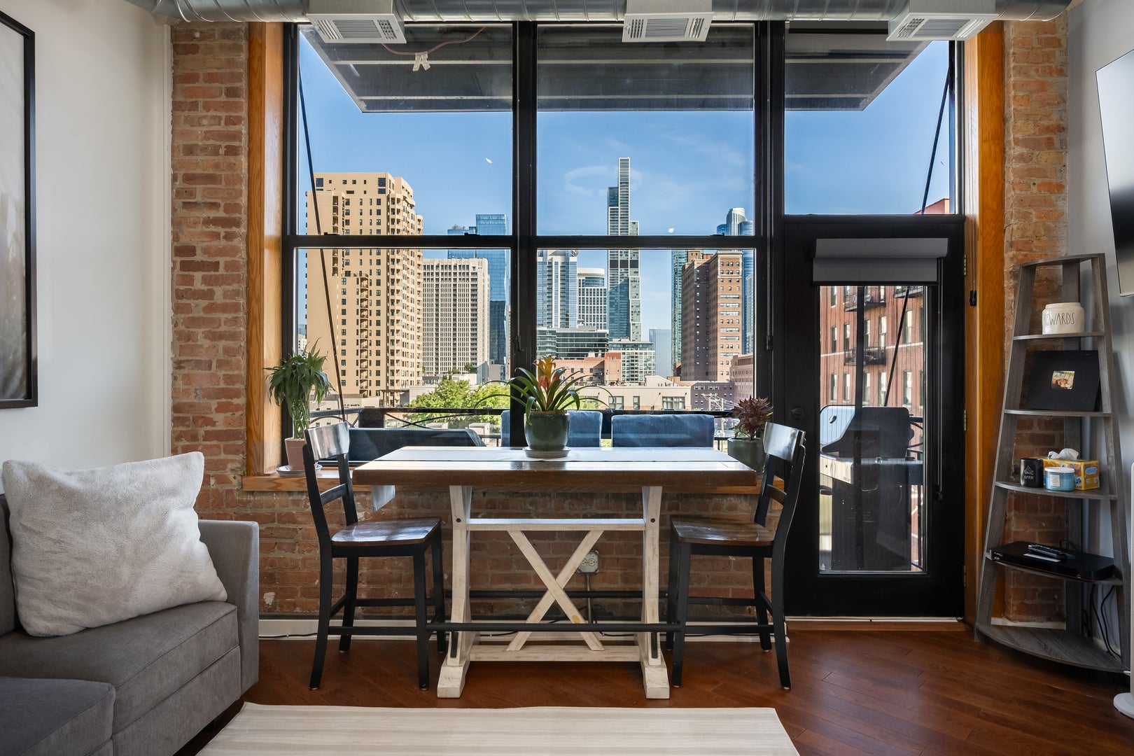 1601 S Michigan Avenue 505