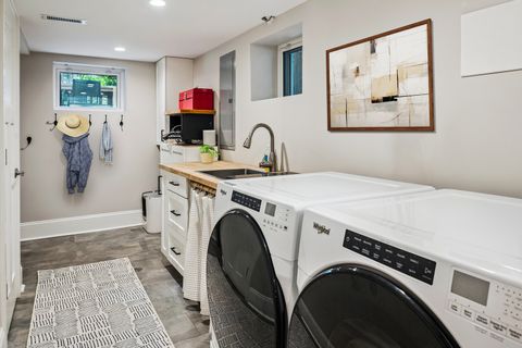 Tiny photo for 1441 W Cullom Avenue, Chicago, IL 60613 (MLS # 12458946)