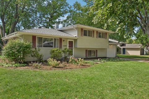 Photo of 1529 Rita Avenue, St. Charles, IL 60174 (MLS # 12467386) Photo of 1529 Rita Avenue, St. Charles, IL 60174 (MLS # 12467386)