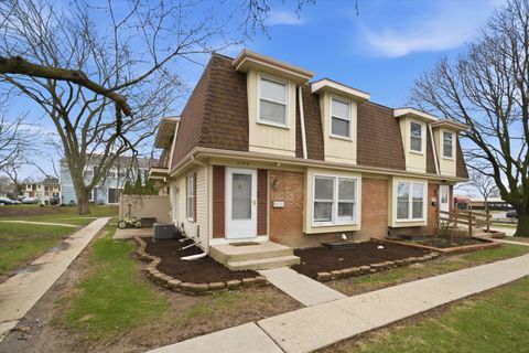 Photo of 2308 Andover Court, Schaumburg, IL 60194 (MLS # 12614957)