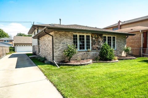 Tiny photo for 10325 S Whipple Street, Chicago, IL 60655 (MLS # 12752961)